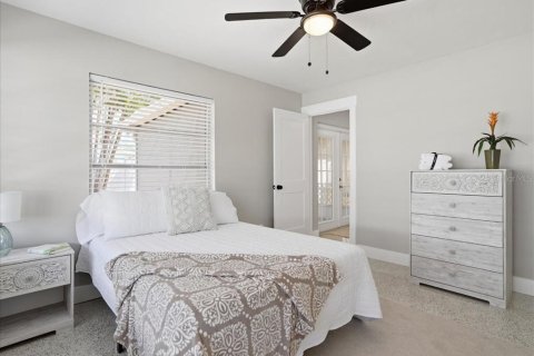 House in Gulfport, Florida 3 bedrooms, 111.85 sq.m. № 2150221 - photo 15