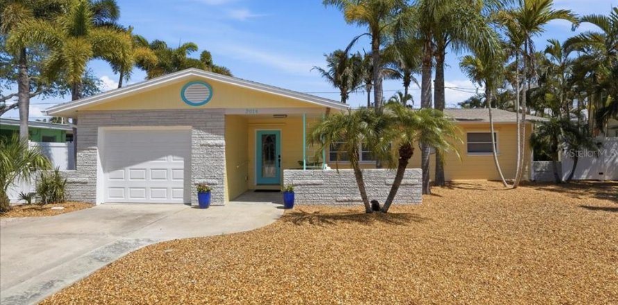 House in Gulfport, Florida 3 bedrooms, 111.85 sq.m. № 2150221