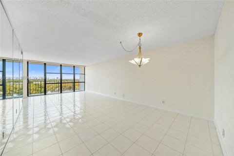 Condominio en venta en Hallandale Beach, Florida, 2 dormitorios, 104.98 m2 № 2024624 - foto 13