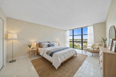 Condominio en venta en Hallandale Beach, Florida, 2 dormitorios, 104.98 m2 № 2024624 - foto 29