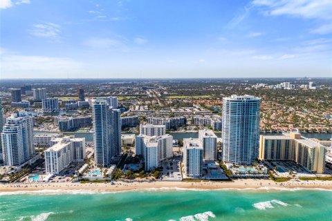 Condominio en venta en Hallandale Beach, Florida, 2 dormitorios, 104.98 m2 № 2024624 - foto 10