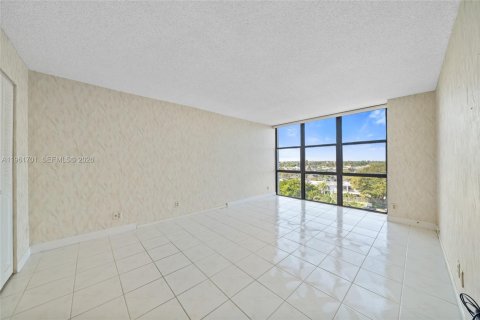Condominio en venta en Hallandale Beach, Florida, 2 dormitorios, 104.98 m2 № 2024624 - foto 28