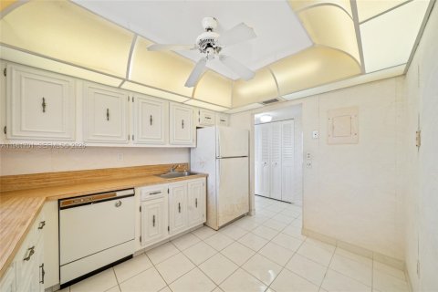 Condominio en venta en Hallandale Beach, Florida, 2 dormitorios, 104.98 m2 № 2024624 - foto 26