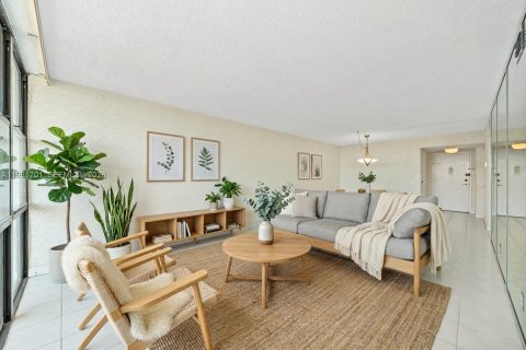 Condominio en venta en Hallandale Beach, Florida, 2 dormitorios, 104.98 m2 № 2024624 - foto 20