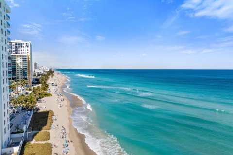 Condominio en venta en Hallandale Beach, Florida, 2 dormitorios, 104.98 m2 № 2024624 - foto 12