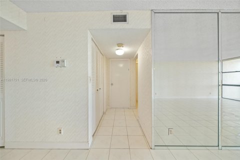 Condominio en venta en Hallandale Beach, Florida, 2 dormitorios, 104.98 m2 № 2024624 - foto 23