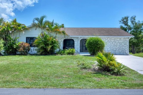 House in Englewood, Florida 3 bedrooms, 172.43 sq.m. № 1893991 - photo 1