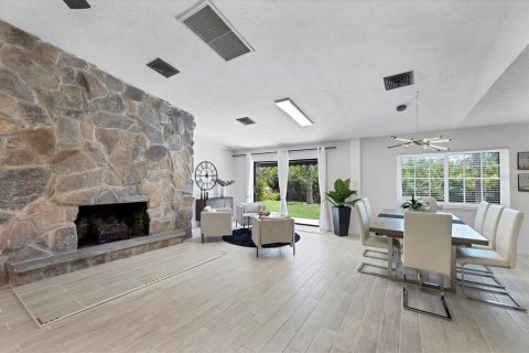 House in Englewood, Florida 3 bedrooms, 172.43 sq.m. № 1893991 - photo 7