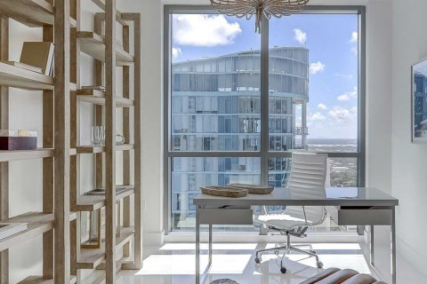 Apartment in 100 LAS OLAS in Fort Lauderdale, Florida 3 bedrooms, 275 sq.m. № 38228 - photo 1