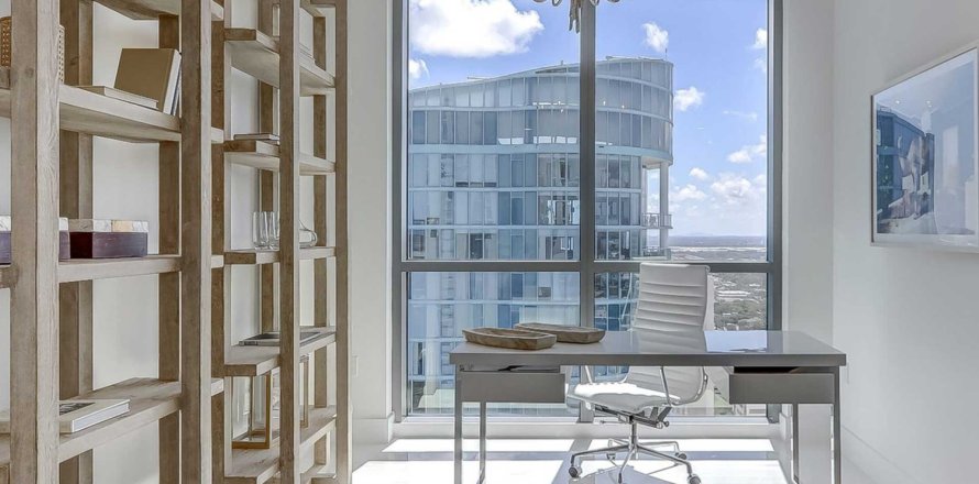 Apartment in 100 LAS OLAS in Fort Lauderdale, Florida 3 bedrooms, 275 sq.m. № 38228