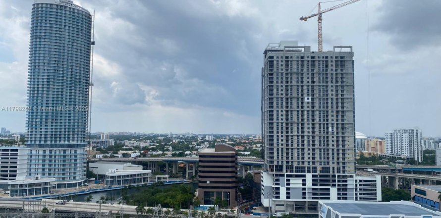 Condominio en Miami, Florida, 1 dormitorio № 1685935