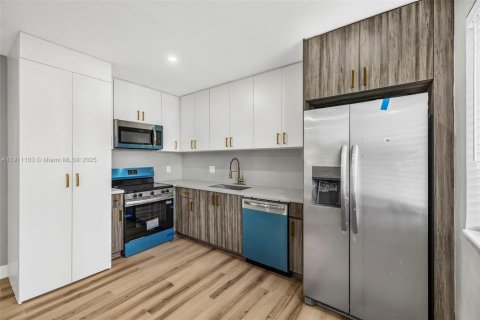 Immobilier commercial à vendre à Miami, Floride: 112.88 m2 № 1966962 - photo 9