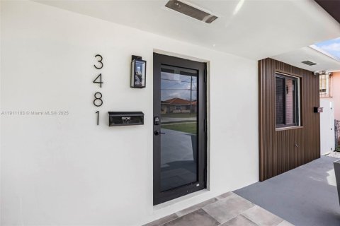 Immobilier commercial à vendre à Miami, Floride: 112.88 m2 № 1966962 - photo 5