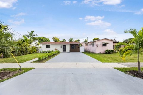 Immobilier commercial à vendre à Miami, Floride: 112.88 m2 № 1966962 - photo 1