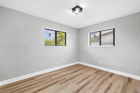 Immobilier commercial à vendre à Miami, Floride: 112.88 m2 № 1966962 - photo 13