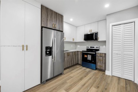 Immobilier commercial à vendre à Miami, Floride: 112.88 m2 № 1966962 - photo 27