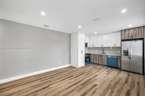 Immobilier commercial à vendre à Miami, Floride: 112.88 m2 № 1966962 - photo 6