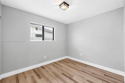 Immobilier commercial à vendre à Miami, Floride: 112.88 m2 № 1966962 - photo 17