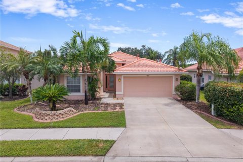 House in Bradenton, Florida 3 bedrooms, 182.18 sq.m. № 2318406