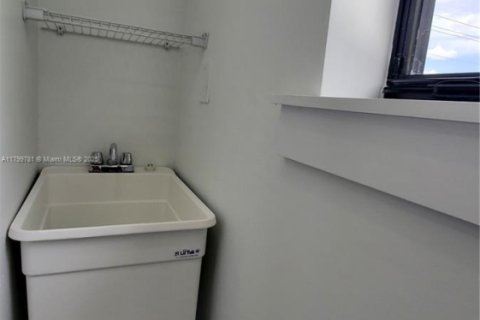 Appartement à louer à Miami, Floride: 2 chambres, 66.89 m2 № 2018529 - photo 13