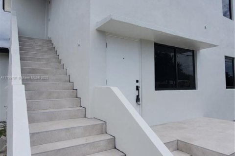 Appartement à louer à Miami, Floride: 2 chambres, 66.89 m2 № 2018529 - photo 2