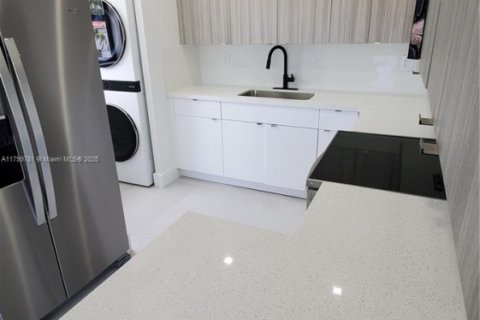 Appartement à louer à Miami, Floride: 2 chambres, 66.89 m2 № 2018529 - photo 10