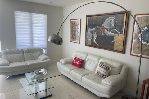 Copropriété à louer à Doral, Floride: 3 chambres, 178.65 m2 № 1888012 - photo 6