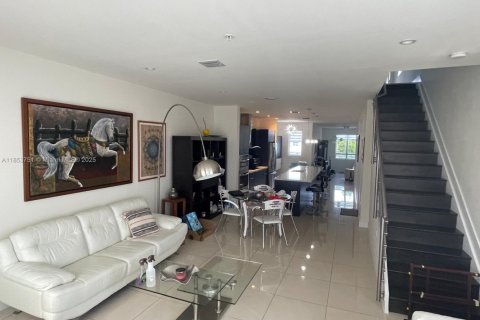 Copropriété à louer à Doral, Floride: 3 chambres, 178.65 m2 № 1888012 - photo 7