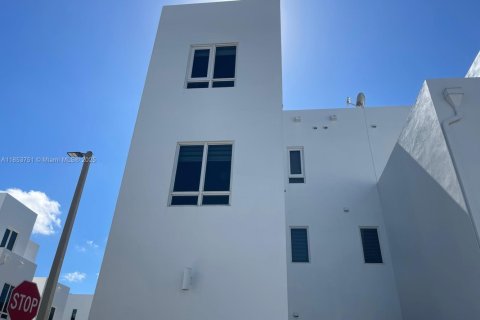 Copropriété à louer à Doral, Floride: 3 chambres, 178.65 m2 № 1888012 - photo 5