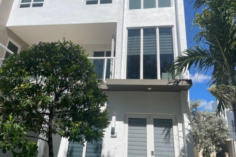 Copropriété à louer à Doral, Floride: 3 chambres, 178.65 m2 № 1888012 - photo 3