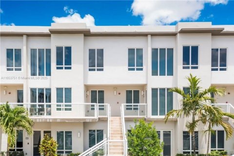 Copropriété à louer à Doral, Floride: 3 chambres, 178.65 m2 № 1888012 - photo 1