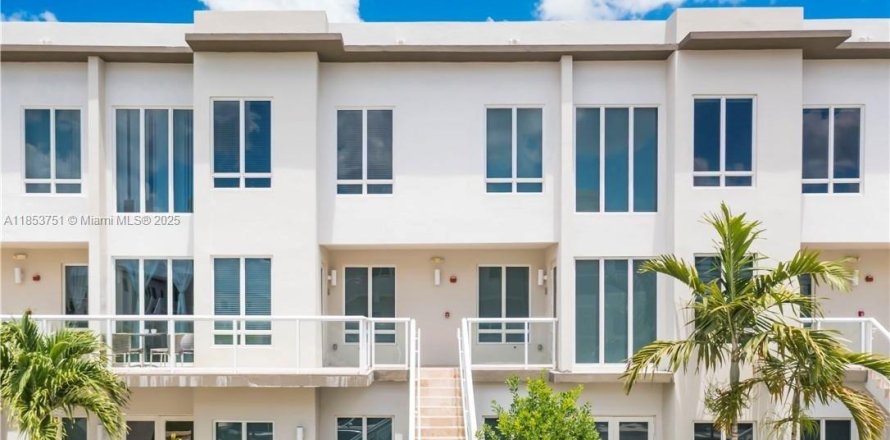 Condo à Doral, Floride, 3 chambres  № 1888012