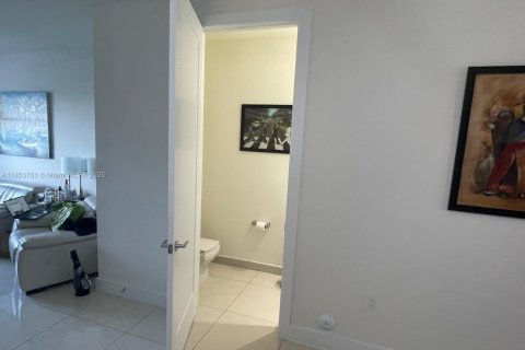 Copropriété à louer à Doral, Floride: 3 chambres, 178.65 m2 № 1888012 - photo 19