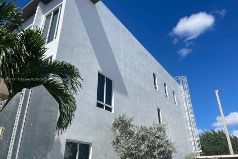 Copropriété à louer à Doral, Floride: 3 chambres, 178.65 m2 № 1888012 - photo 4