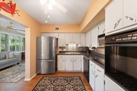 Condo in Clearwater, Florida, 2 bedrooms  № 1919126 - photo 11