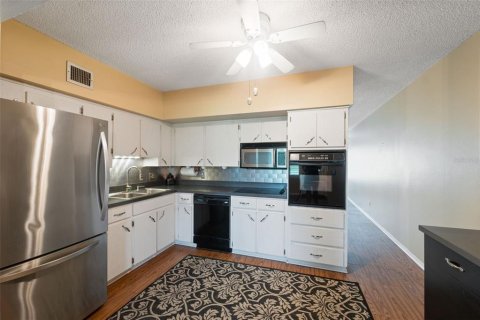 Condo in Clearwater, Florida, 2 bedrooms  № 1919126 - photo 8