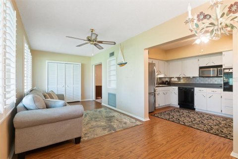 Condo in Clearwater, Florida, 2 bedrooms  № 1919126 - photo 14