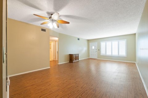 Condo in Clearwater, Florida, 2 bedrooms  № 1919126 - photo 6