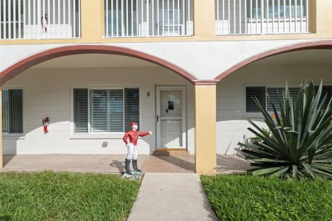 Condo in Clearwater, Florida, 2 bedrooms  № 1919126 - photo 4