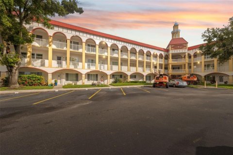 Condo in Clearwater, Florida, 2 bedrooms  № 1919126 - photo 1