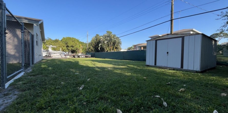 House in Delray Beach, Florida 3 bedrooms, 175.96 sq.m. № 1117887