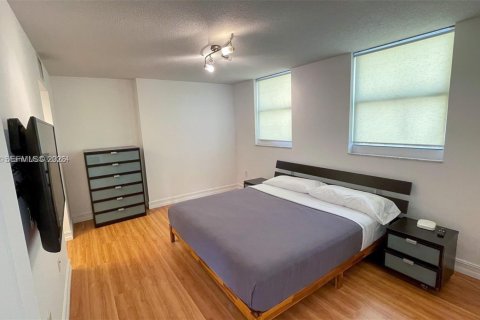 Condo in Miami, Florida, 3 bedrooms  № 2060944 - photo 7