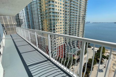 Condo in Miami, Florida, 3 bedrooms  № 2060944