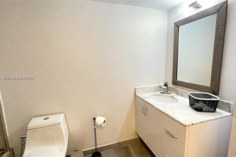 Condo in Miami, Florida, 3 bedrooms  № 2060944 - photo 5