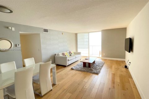 Condo in Miami, Florida, 3 bedrooms  № 2060944 - photo 22