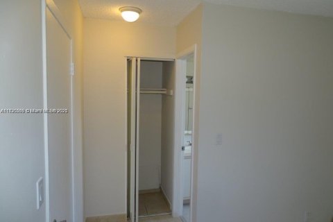 Condo in Hollywood, Florida, 1 bedroom  № 1794795 - photo 13