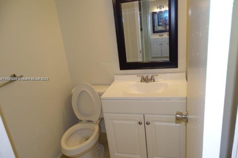 Condo in Hollywood, Florida, 1 bedroom  № 1794795 - photo 12