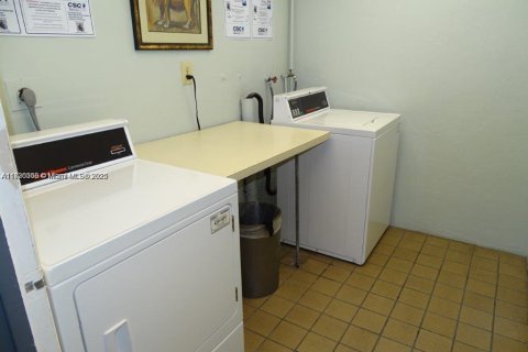 Condo in Hollywood, Florida, 1 bedroom  № 1794795 - photo 18