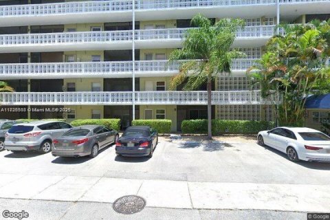 Condo in Hollywood, Florida, 1 bedroom  № 1794795 - photo 19