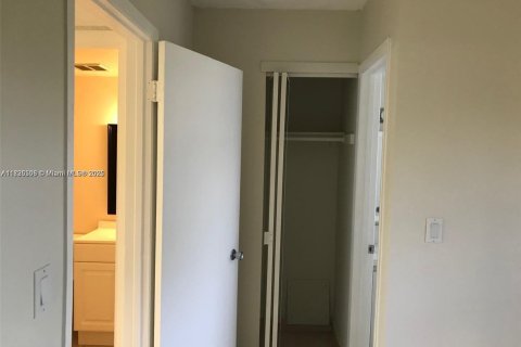 Condo in Hollywood, Florida, 1 bedroom  № 1794795 - photo 14